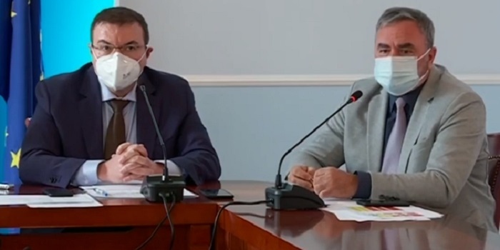Министър Ангелов: Надбягваме се с вируса, изненадани сме от поредната неспазена уговорка с АстраЗенека